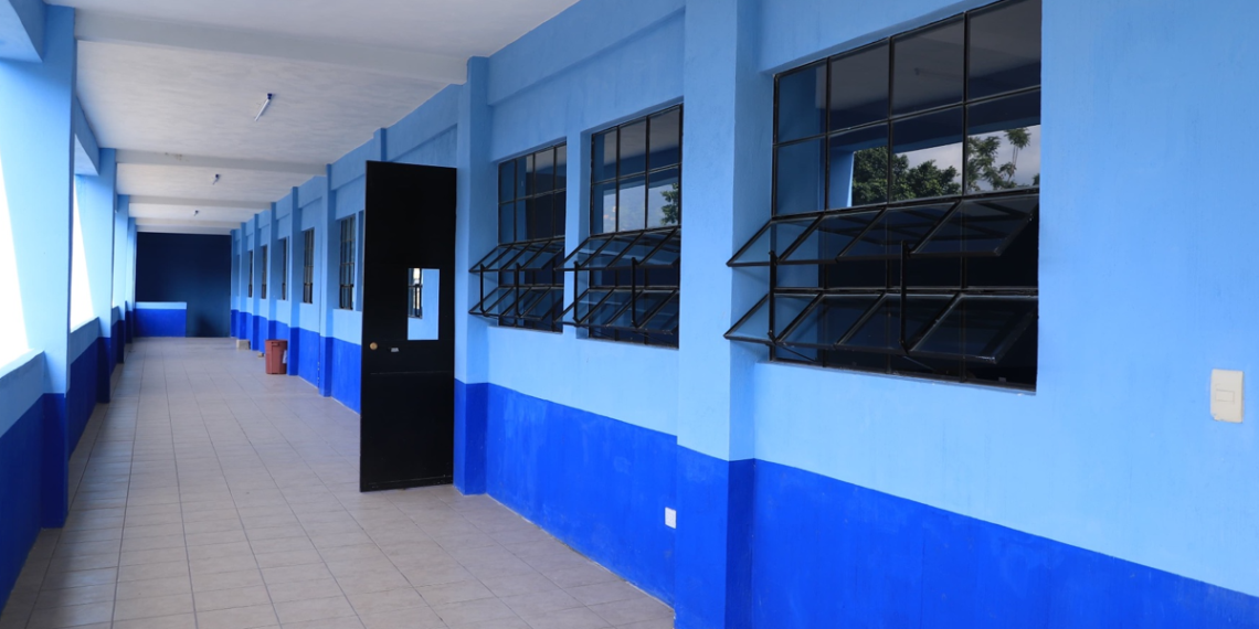 Mineduc ha remozado más del 50 % de los centros escolares del país